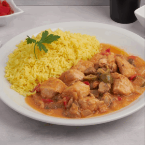 Pollo al strogonoff con arroz amarillo