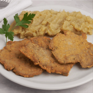 Milanesa de carne vacuna  con puré de batata