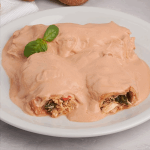 Crepes rellenos con pollo y verdura